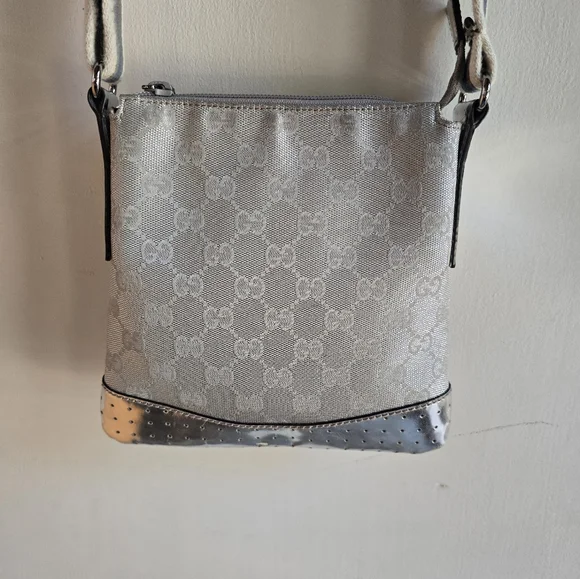 Gucci Silver Guccisima Crossbody Bag - Picture 15 of 16